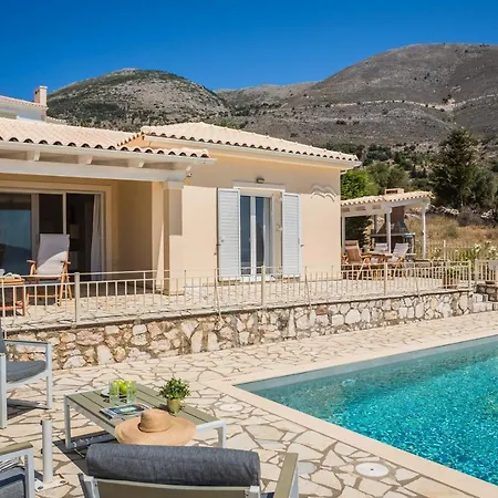 וילה Irida